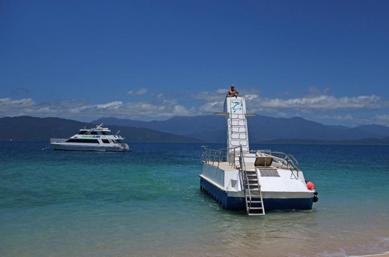 Frankland Islands Reef Cruises-凯恩斯必去景点