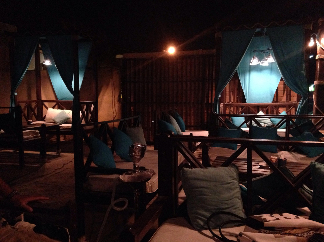 Marina餐馆和美食-Cedars Cafe