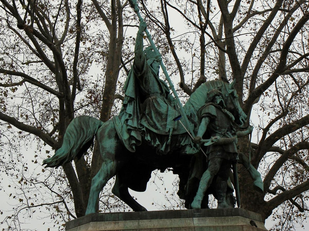 Equestrian Statue of Charlemagne景点图片