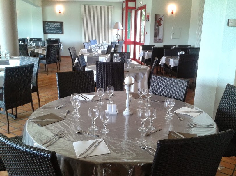 Sassenay餐馆和美食-La Roseraie