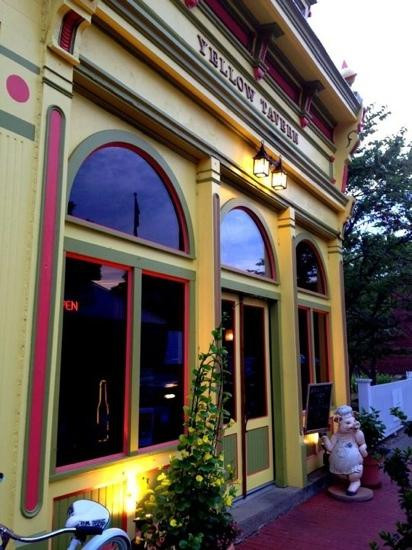 New Harmony餐馆和美食-Yellow Tavern
