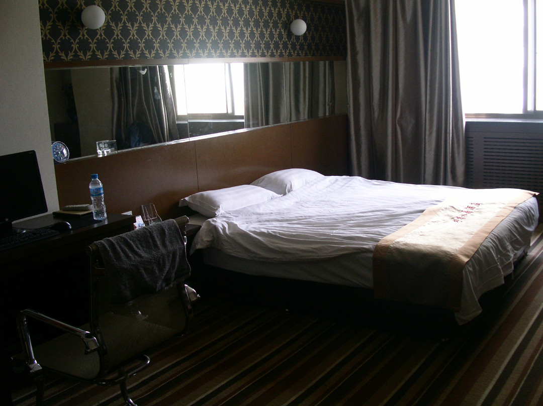 柠檬水晶酒店主图