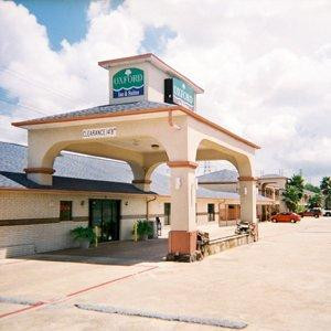 Oxford Inn and Suites Nasa主图