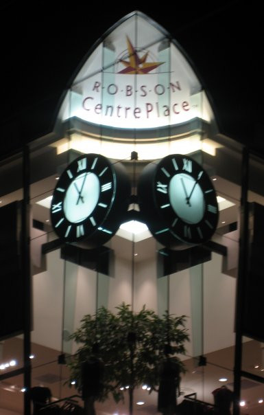 罗布森街-温哥华必去景点