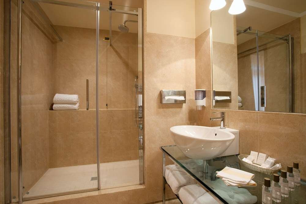 维罗纳酒店住宿-学院酒店