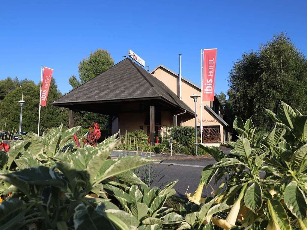 宜必思埃格勒通酒店主图