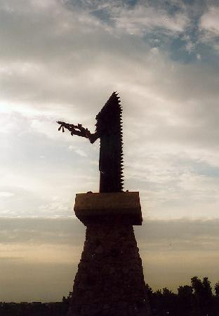 Chief War Eagle Monument-苏城必去景点
