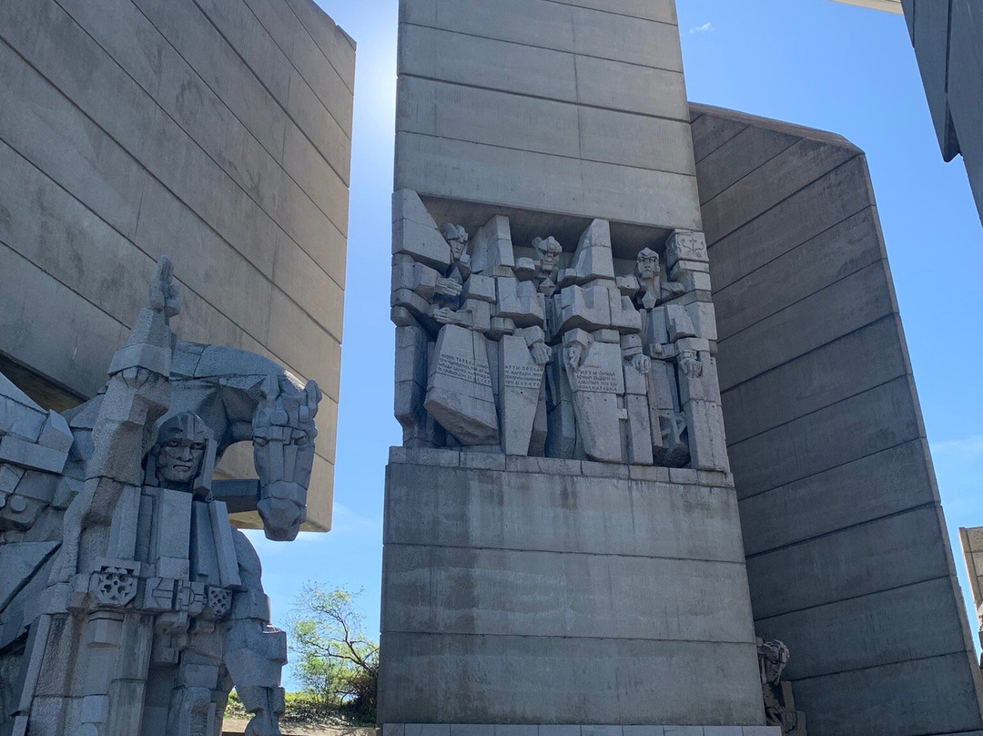 Monument "1300 Years of Bulgaria"景点图片