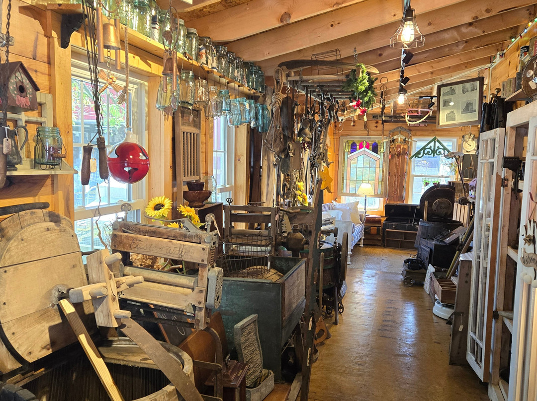 Queen Right Colonies, Ltd. & Amish House景点图片