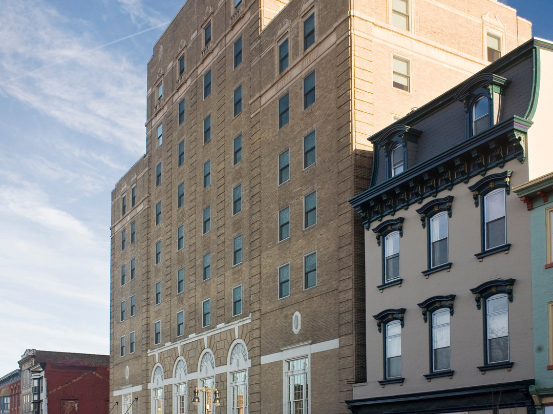 Grand Eastonian Hotel & Suites