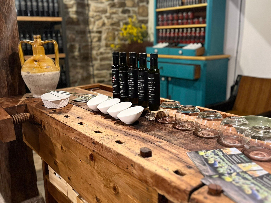 Extra Virgin Olive Oil Pila - OPG Gardos Eleonora-布延必去景点