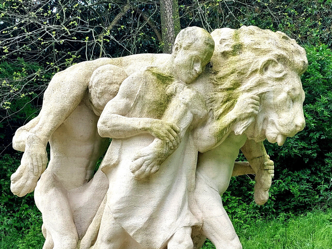 Statue La Mort du Lion景点图片