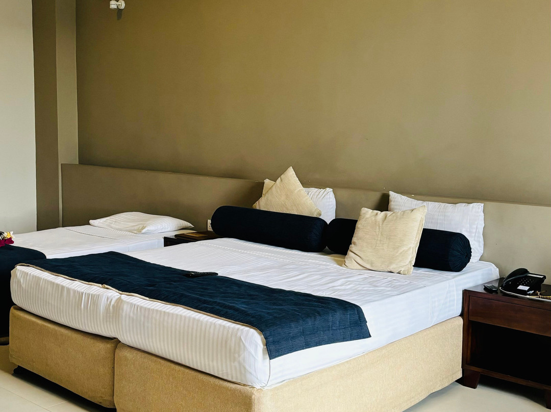 橡树雷茶布什酒店主图