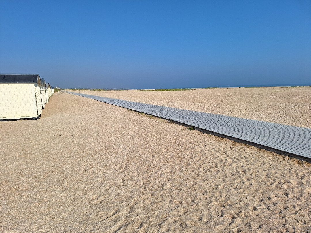 Ouistreham Beach景点图片