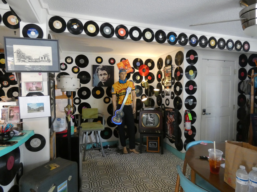 The Sunset Motel主图