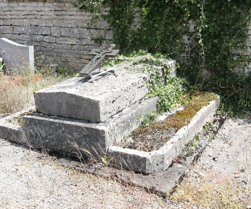 Le Cimetière Et Sa Chapelle À Bucey Les Gy景点图片
