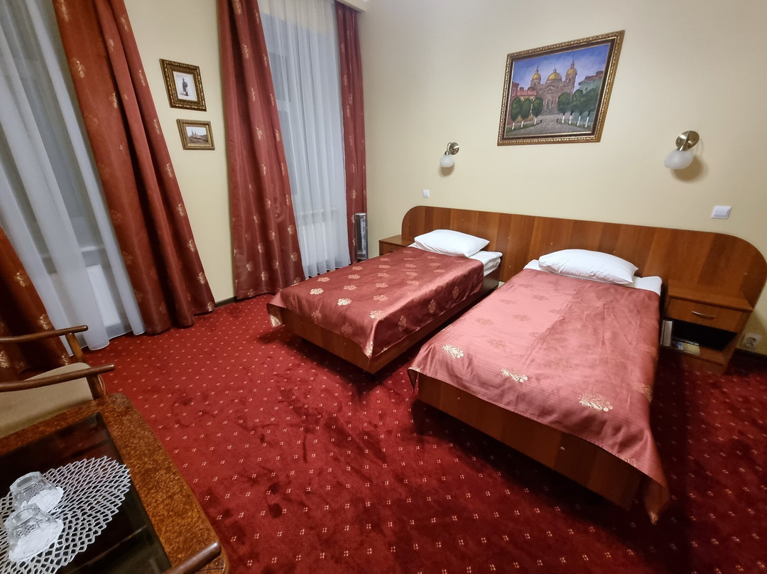 库斯特米酒店主图