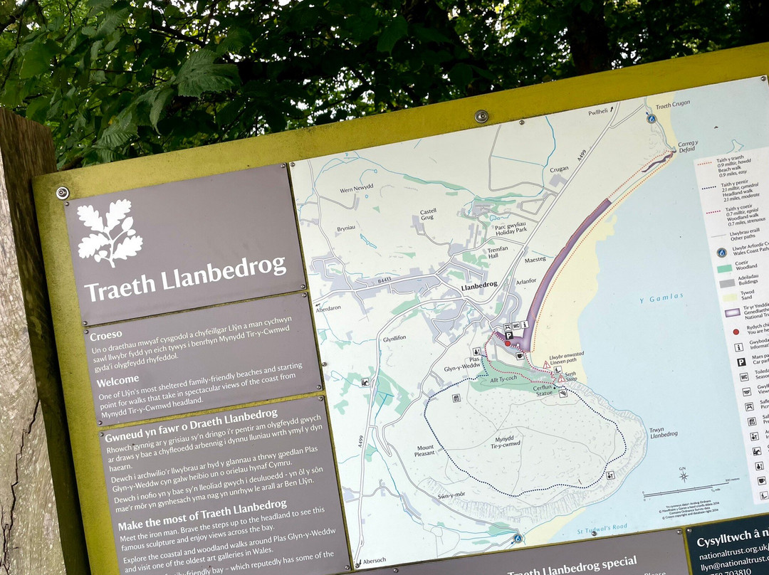 Llanbedrog Beach景点图片