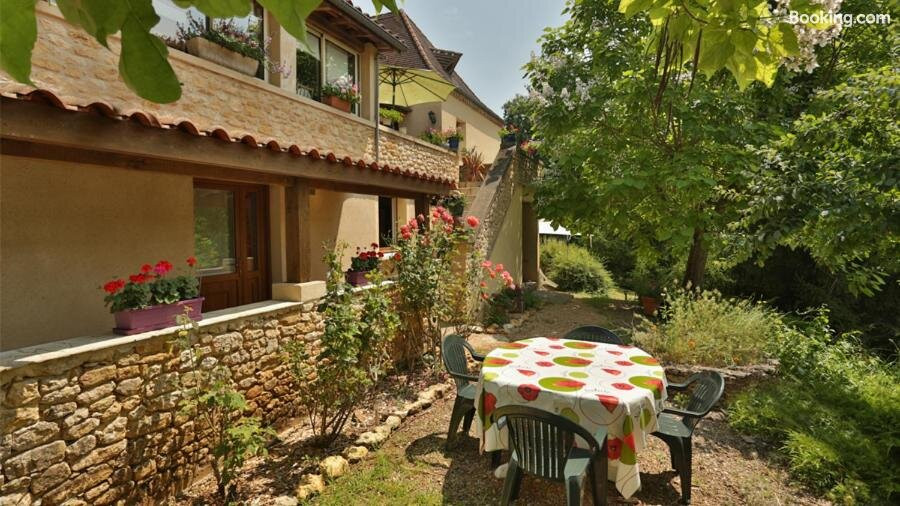 La Caverne Du Buisson主图