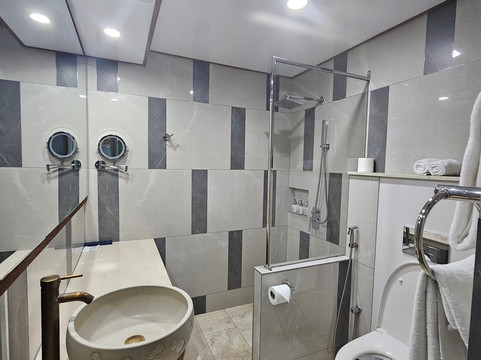 马鲁卡布广场酒店