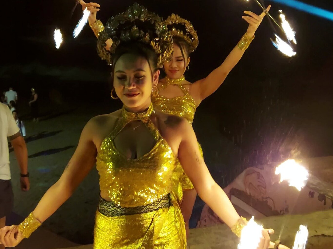 Batu Bolong Beach-长谷必去景点