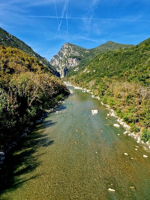 Pétrino Gefýri Plákas-Plaka必去景点