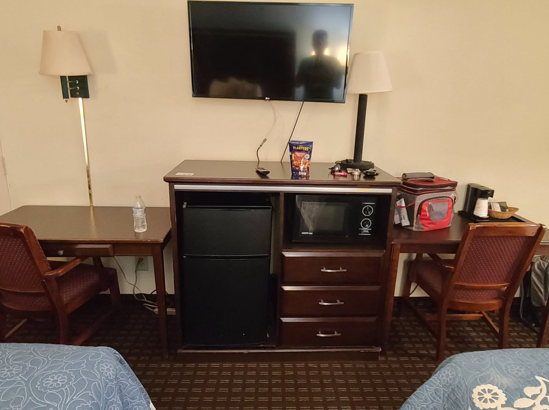 Hamilton Inn Jonesville NC主图