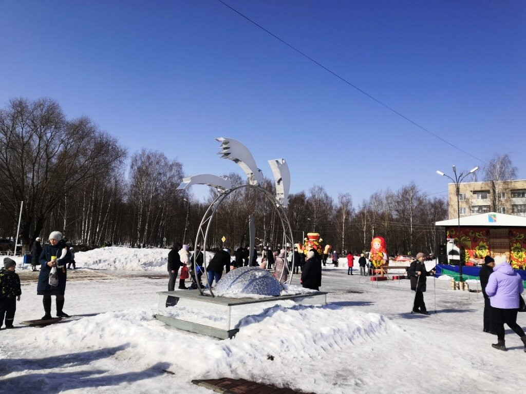 Astronomu Fyodoru Aleksandrovichu Bredikhinu Monument景点图片