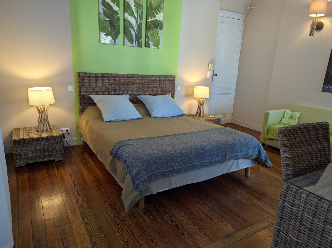 拉浩特蒙田酒店主图