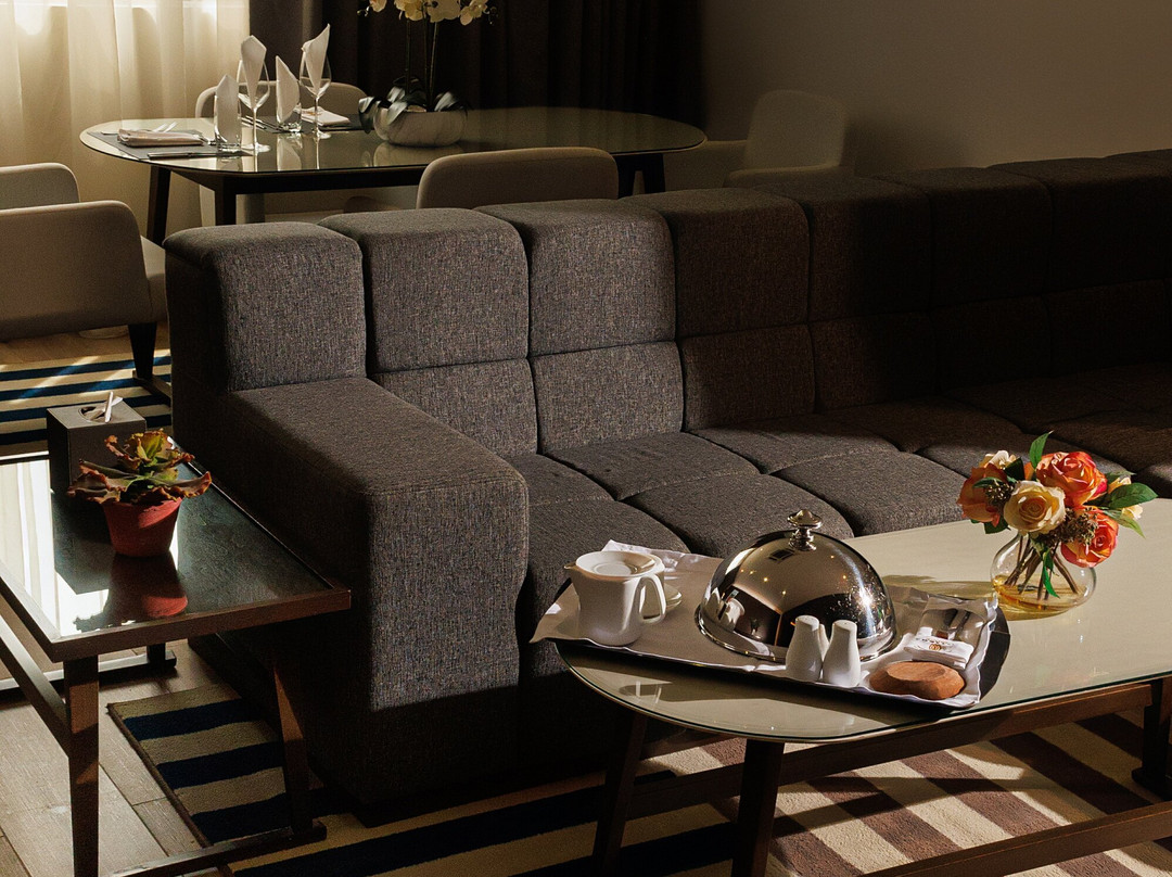 Riviera Royal Hotel主图