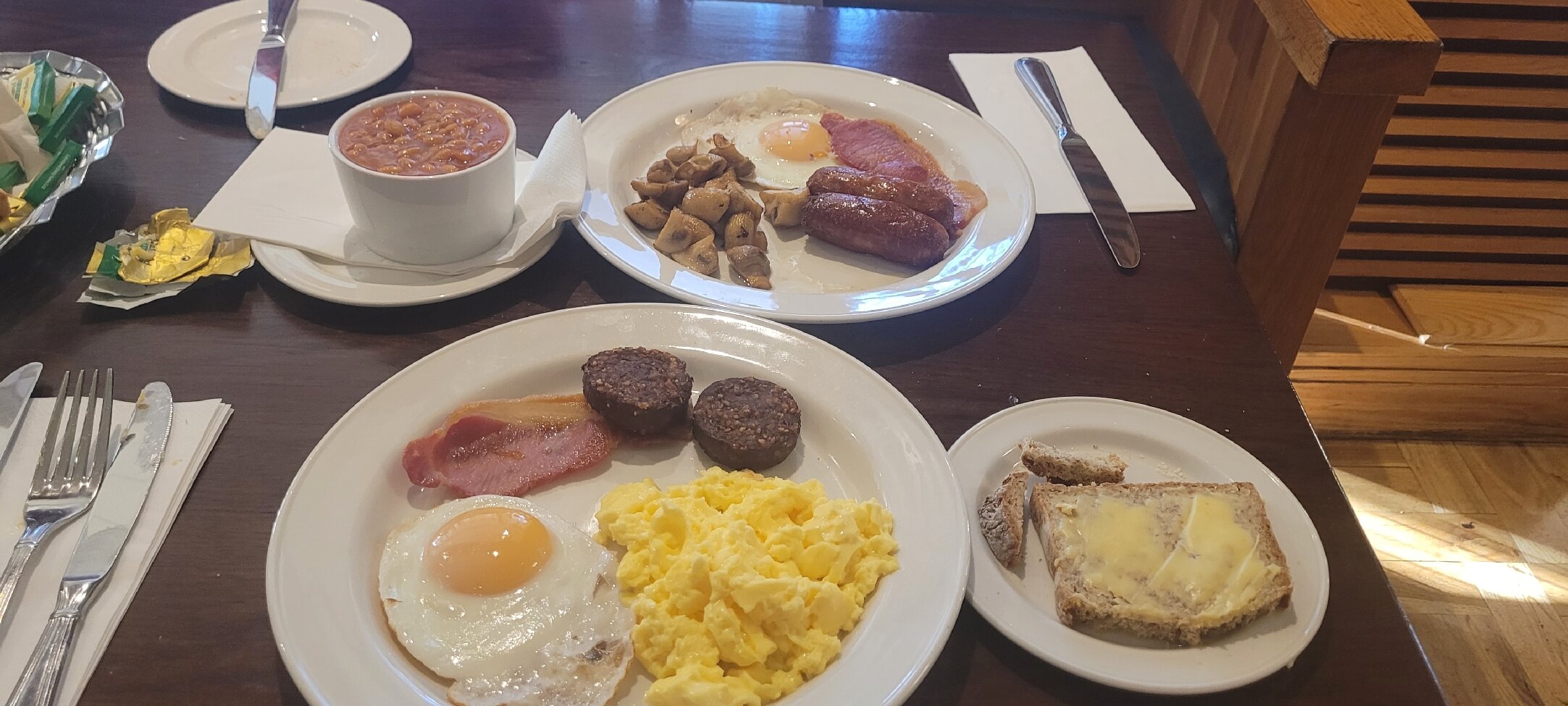 Raheen Woods Hotel-官方