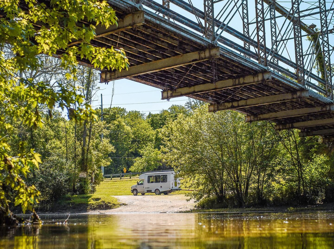 Trapper John's Canoe Livery-格罗夫城必去景点