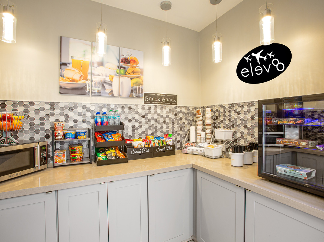 英格伍德速8酒店主图