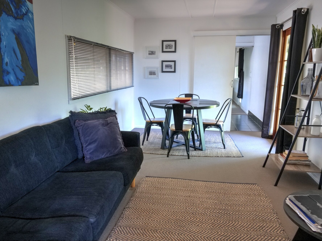 Cottage on Cork主图