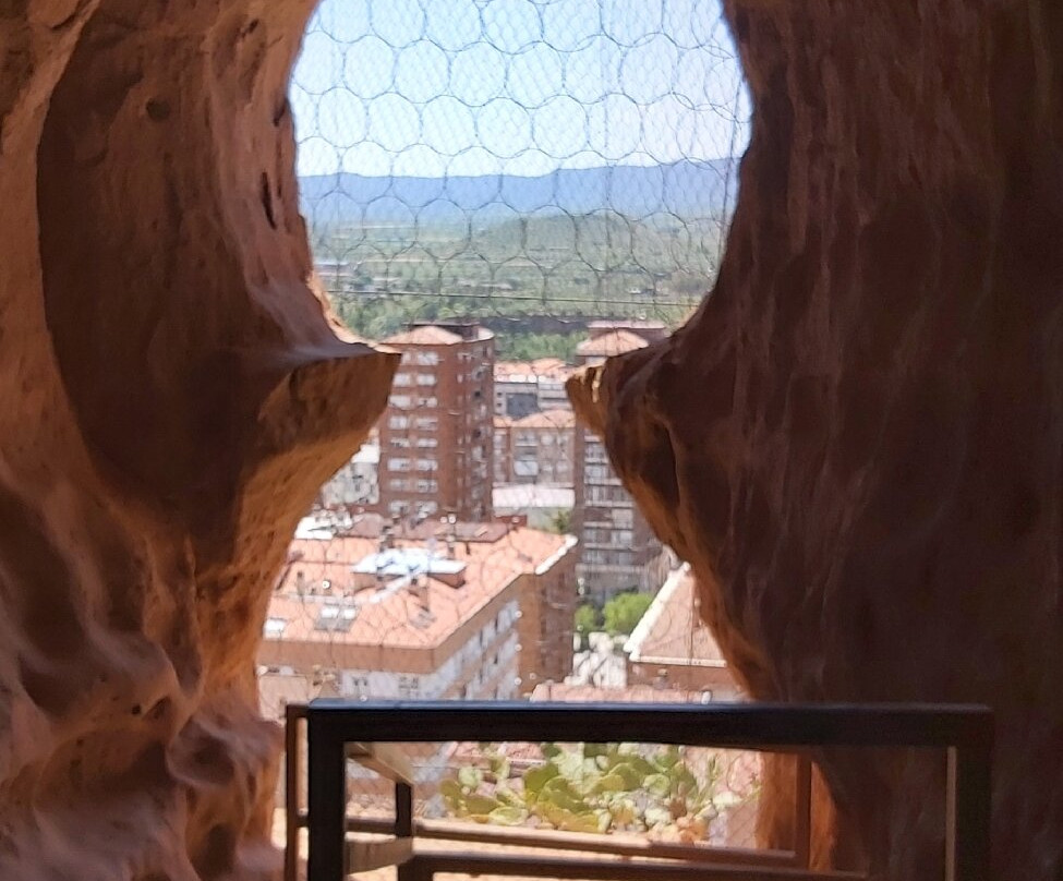 Cueva De Los Cien Pilares-Arnedo必去景点