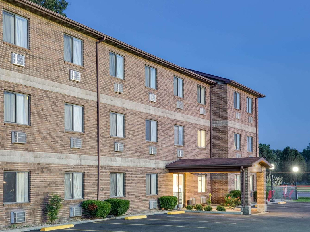 Super 8 by Wyndham Kennett