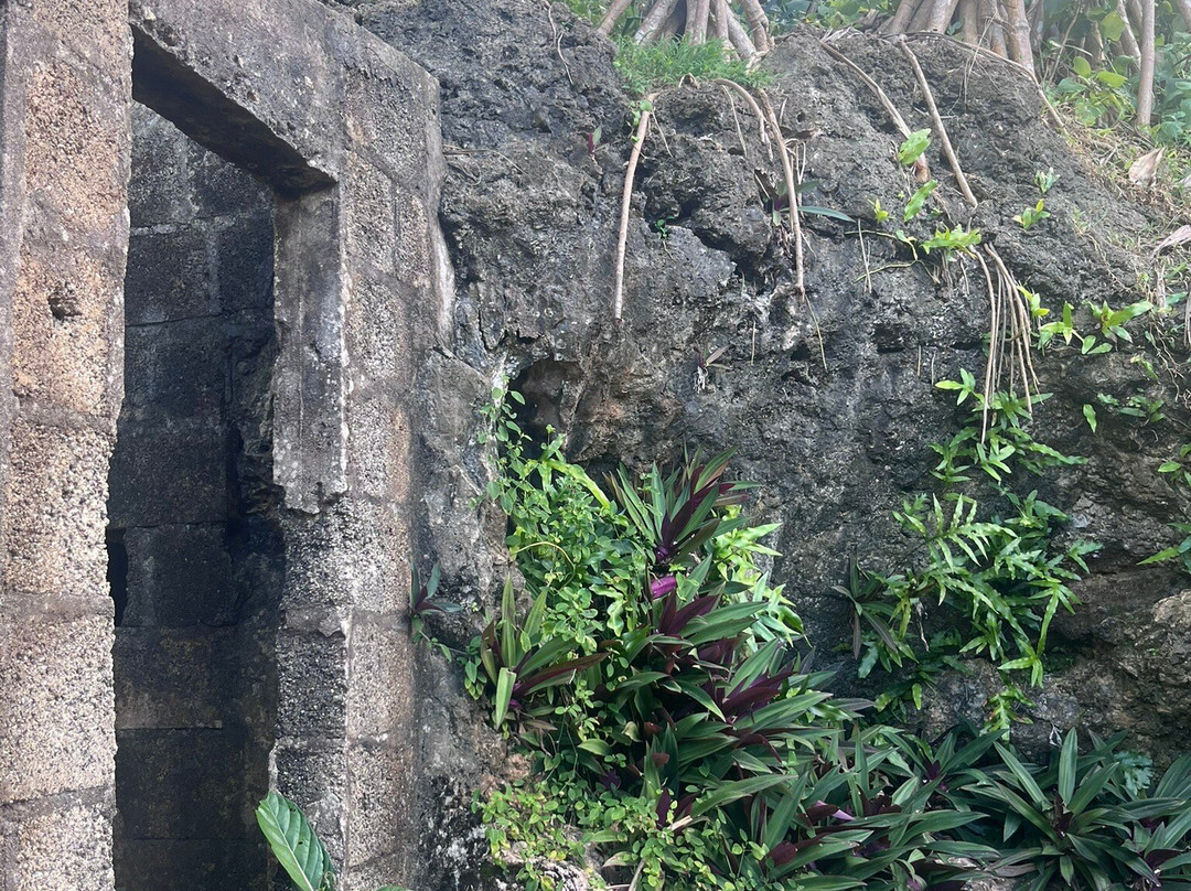 Anahulu Cave - The Underground Swimming Pool-Haveluliku必去景点