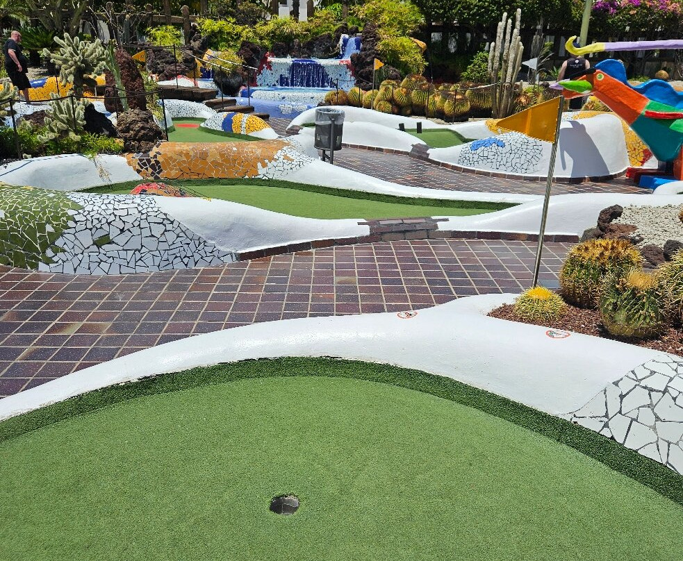 Parque Santiago Mini Golf-美洲海滩必去景点