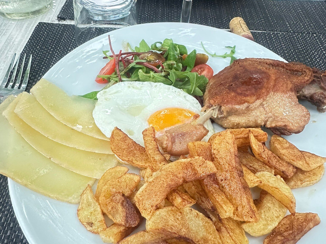 Logis Hôtel Noblia主图