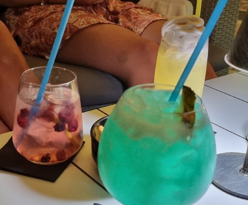 Manteio Cafe Cocktail Bar-Platanias必去景点