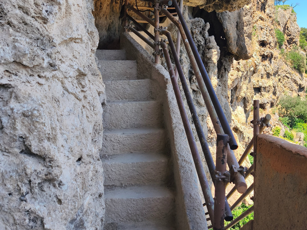 Troglodyte Grottos-Cotignac必去景点