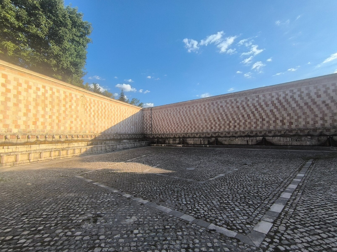 Fontana delle 99 Cannelle-拉奎拉必去景点