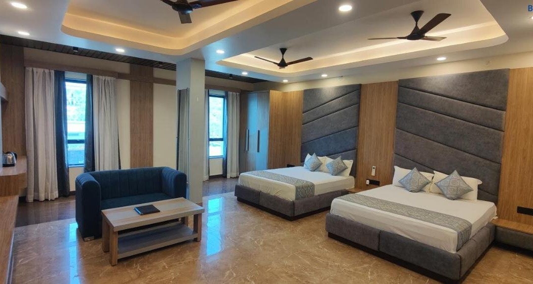 Tanwar Hotel & Restro