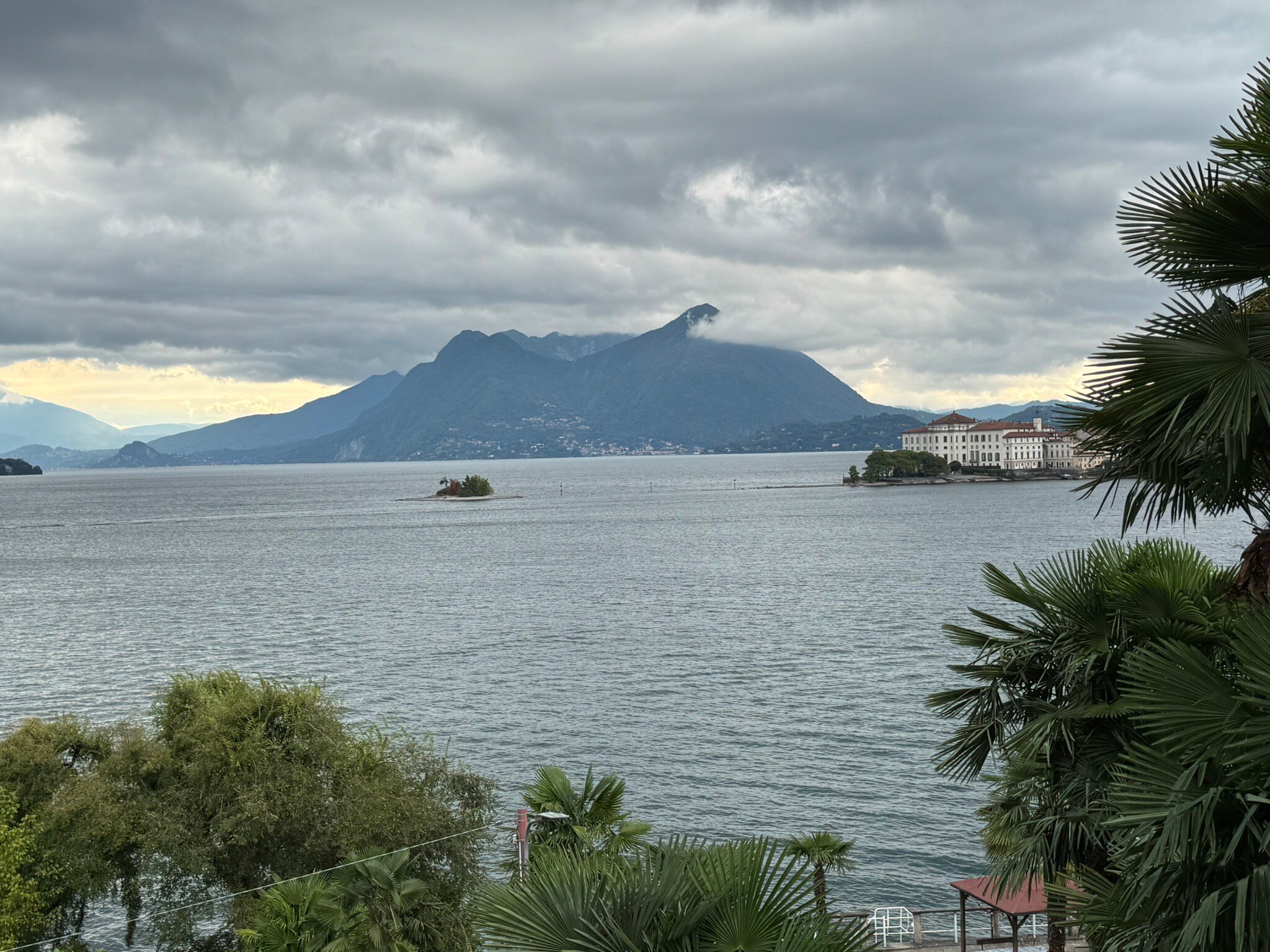 露夏洛别墅酒店-官方