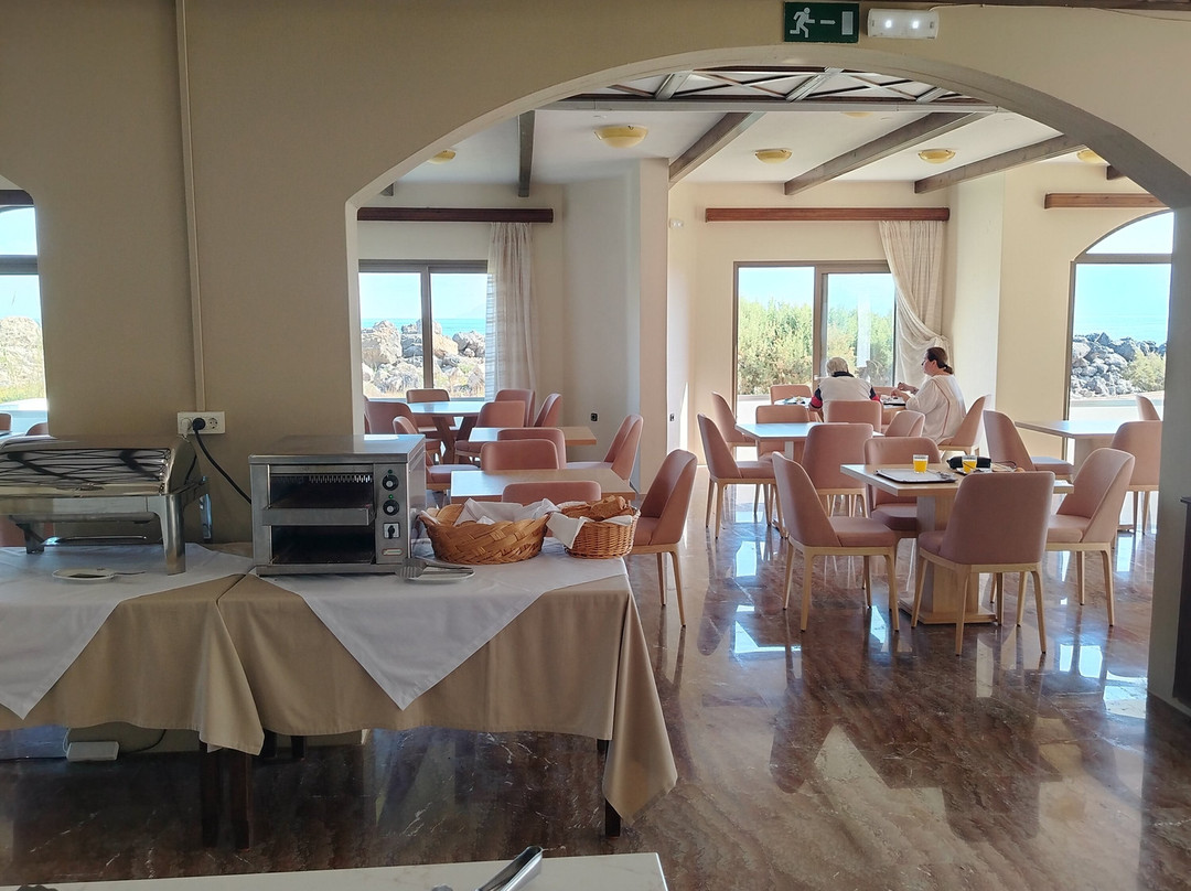 Elena Beach Hotel主图