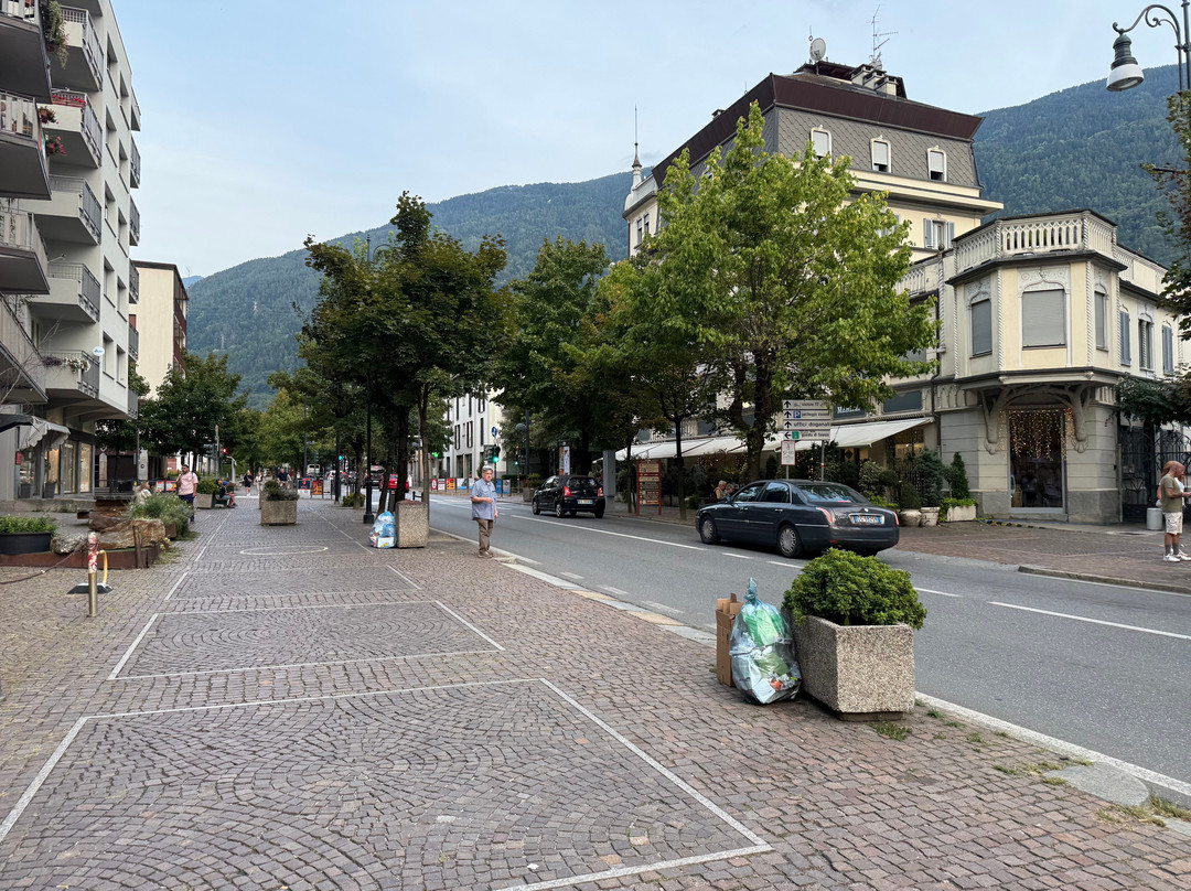 科罗纳酒店主图