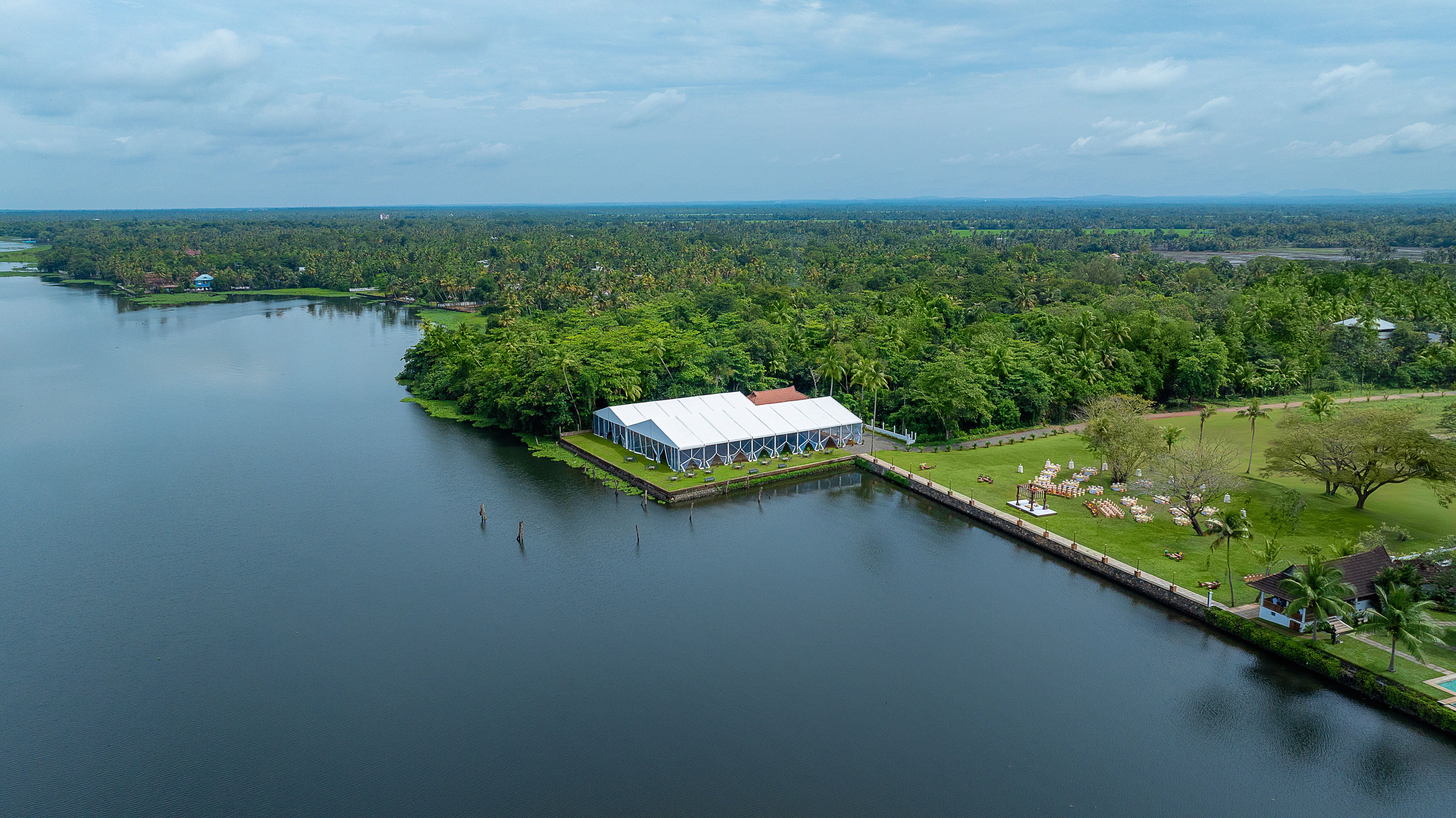 库马拉孔湖畔度假村-浴室