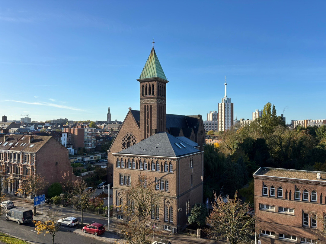 诺富特勒芬中心酒店主图