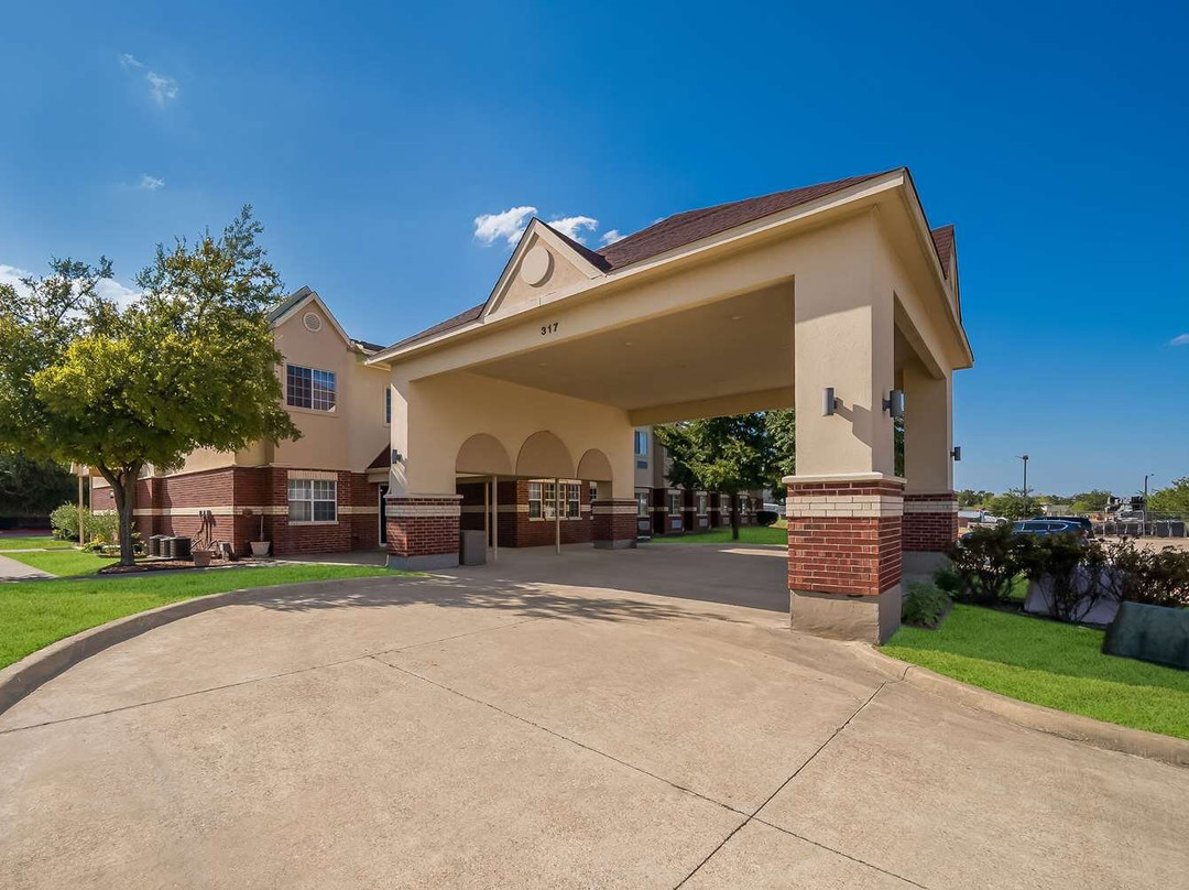 Econo Lodge Inn & Suites