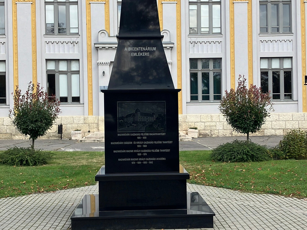 Bicentenáriumi Emlék Obeliszk-Mosonmagyarovar必去景点